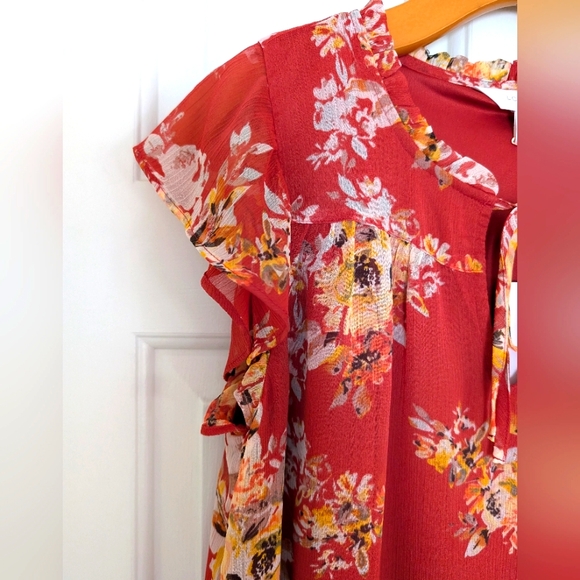 LC Lauren Conrad Floral & Feminine Top - Picture 2 of 5